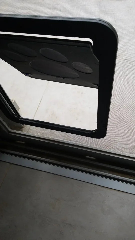 Pet Door New Safe Lockable Magnetic Screen Outdoor Dogs Cats Window Gate House Enter Freely Fashion Pretty Garden Easy Install